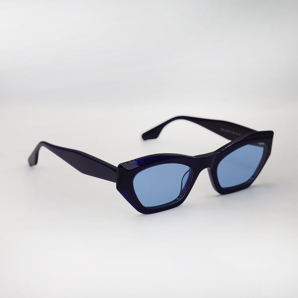 Iris - Black and Blue