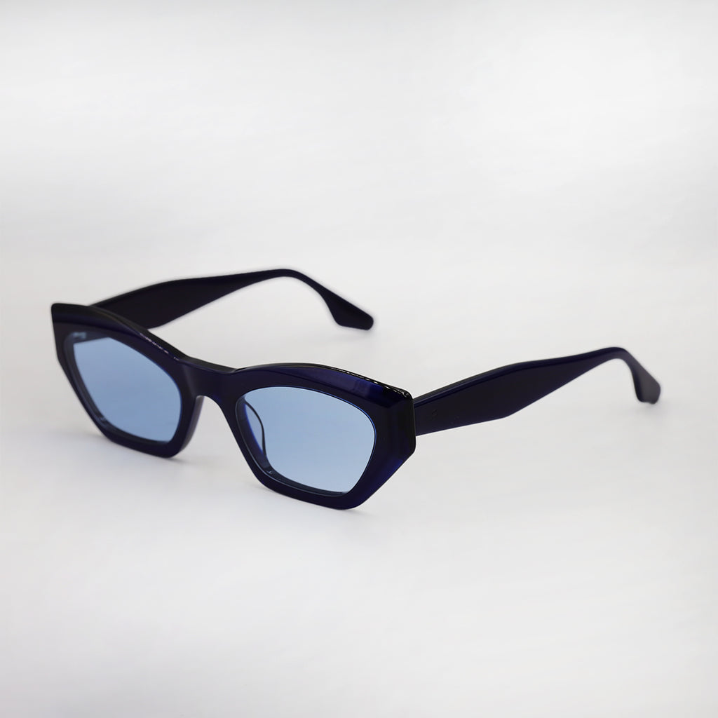 Iris - Black and Blue